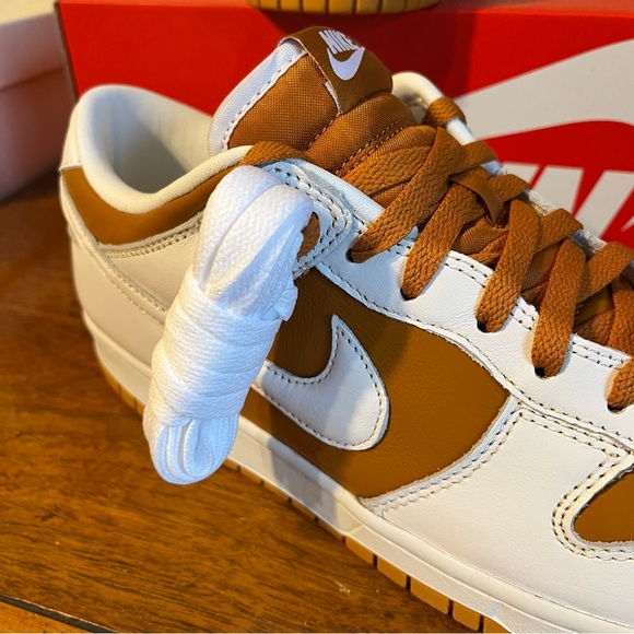 NIKE Dunk Low Reverse Dark Curry - Picture 8 of 11